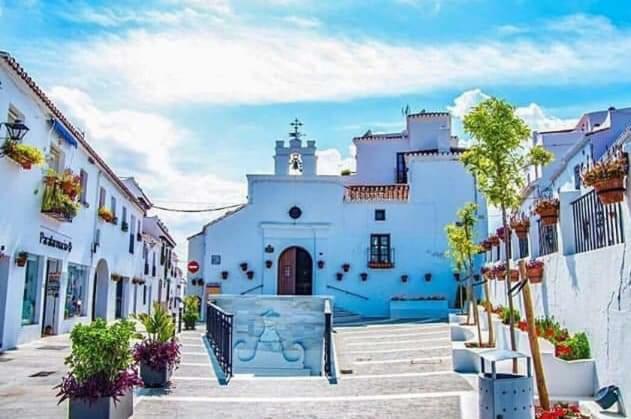 La Casa Del Barrio Guest House Михас Екстериор снимка